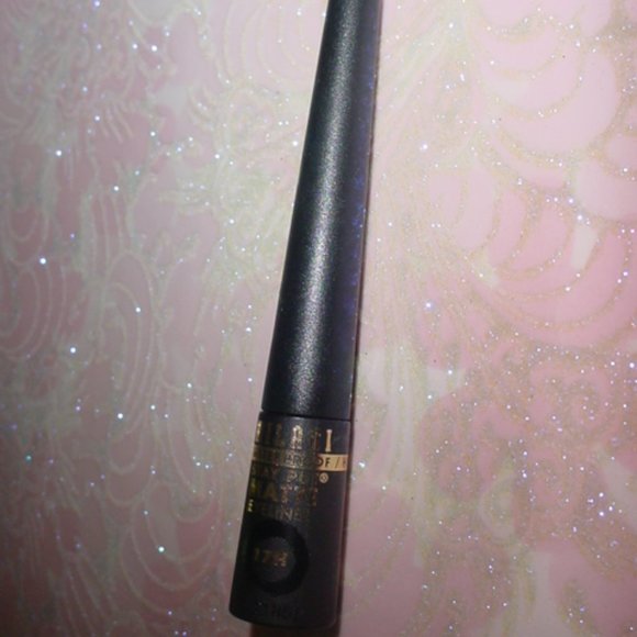 MILANI New 17h Waterproof Stay Put Matte Eyeliner black 150 - Picture 1 of 1